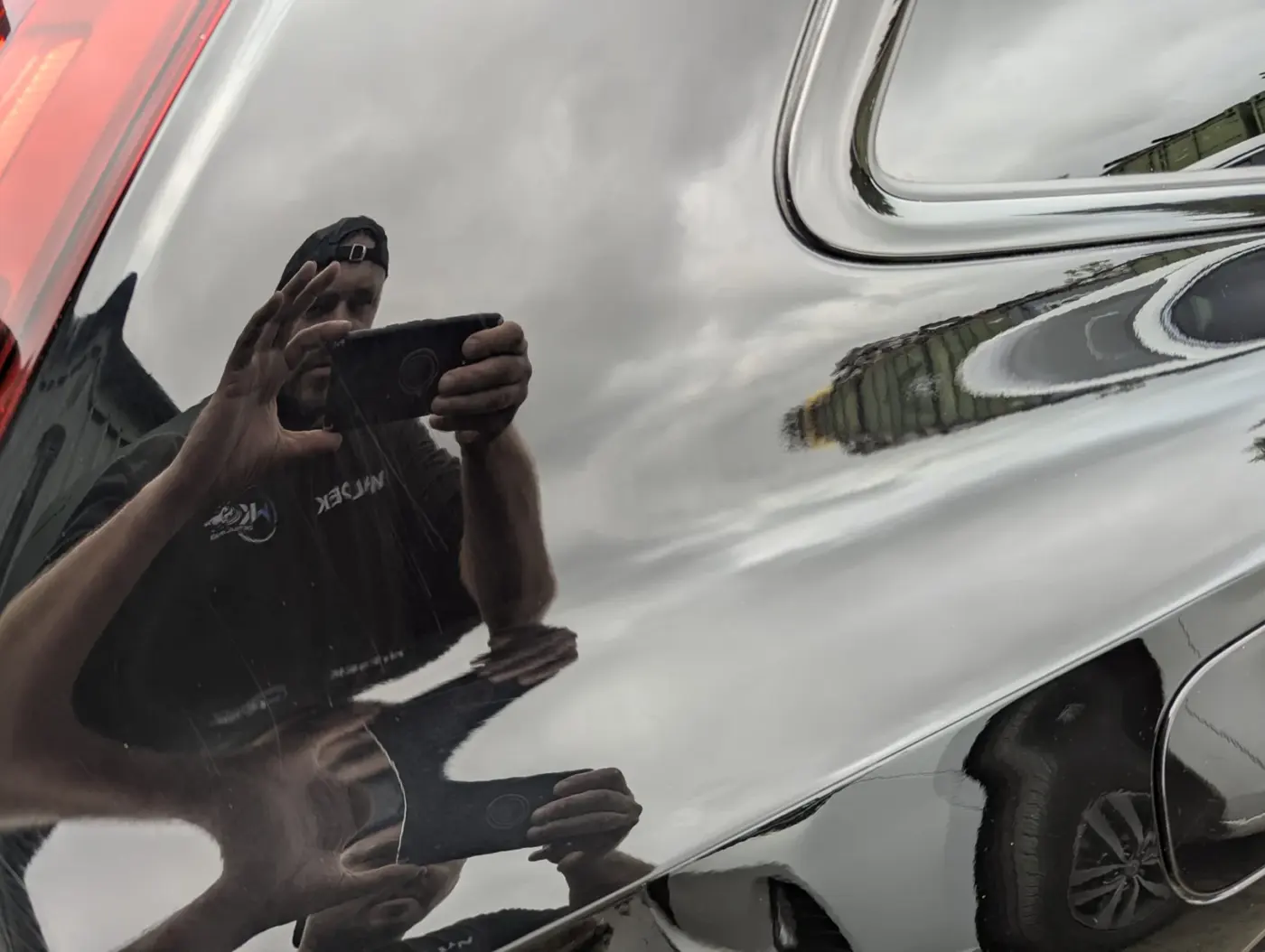 Mirror-like reflection in paint after scratch reduction